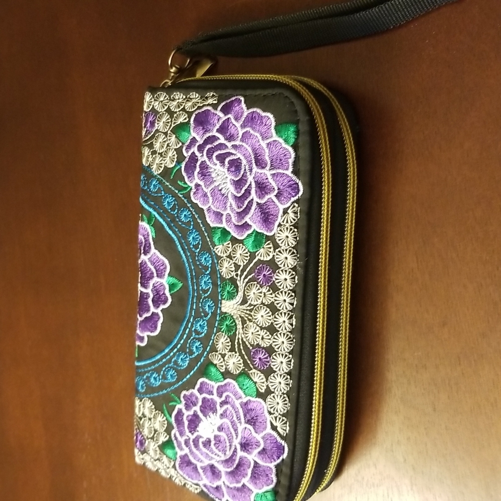 NEW Bill wallet for woman embroidery no tags